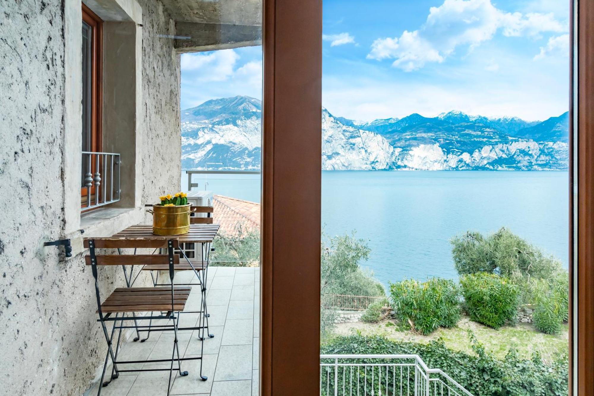 Ca De L'Angelon Aparthotel Brenzone sul Garda Bagian luar foto