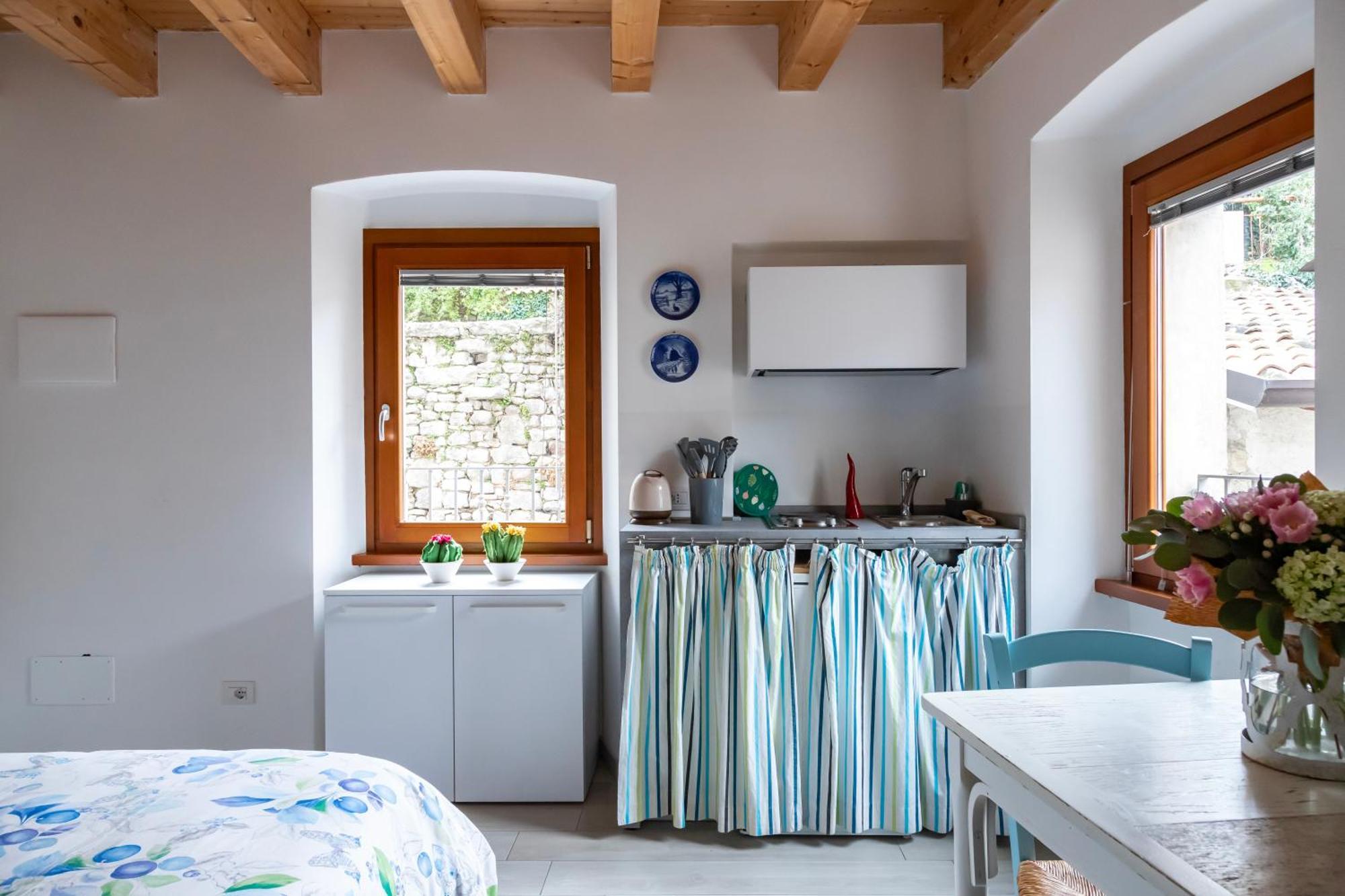 Ca De L'Angelon Aparthotel Brenzone sul Garda Ruang foto